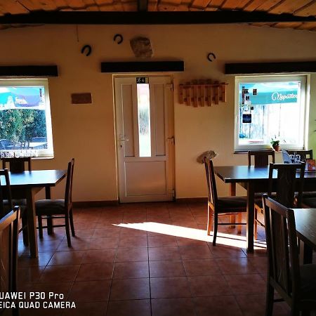 Restaurace A Penzion U Jessyho Perna Exterior photo